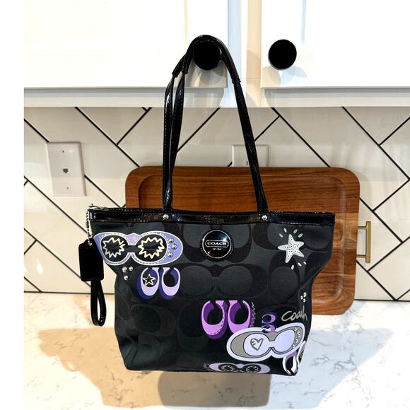 Vintage Coach Daisy Optic Print Medium Tote Gray Purple  Vintage Y2K Coach Daisy Pop Optic Signature Appliqué Tote Bag black purple